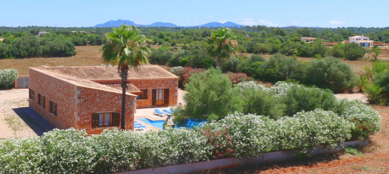 Ground-level finca b is to 8 persons with pool near Campos -- F 35 FZ