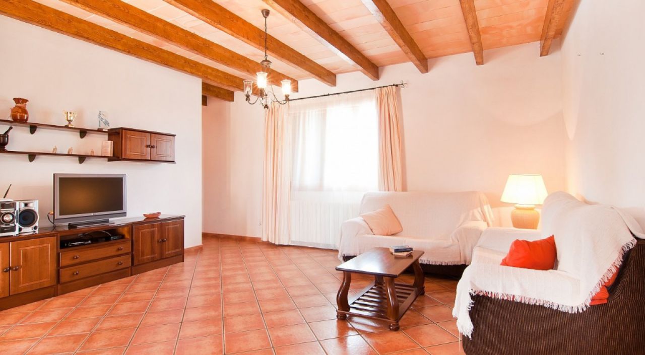 Ground-level finca b is to 8 persons with pool near Campos -- F 35 FZ