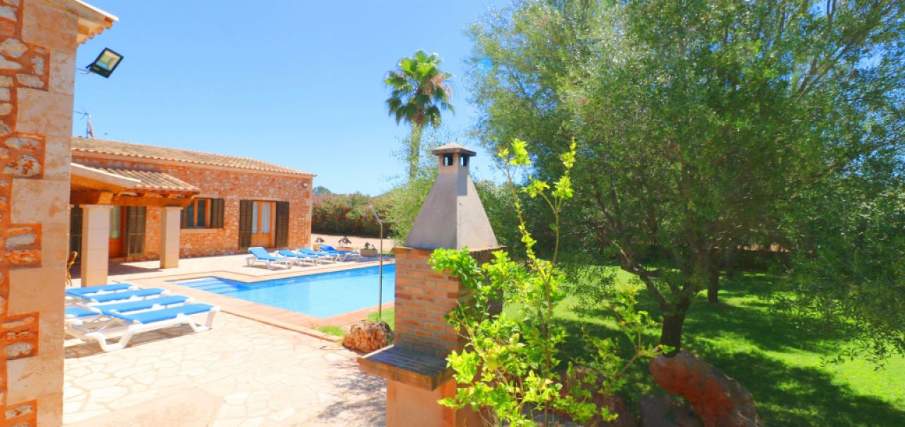 Ground-level finca b is to 8 persons with pool near Campos -- F 35 FZ