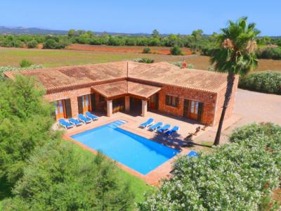 Ground-level finca b is to 8 persons with pool near Campos -- F 35 FZ