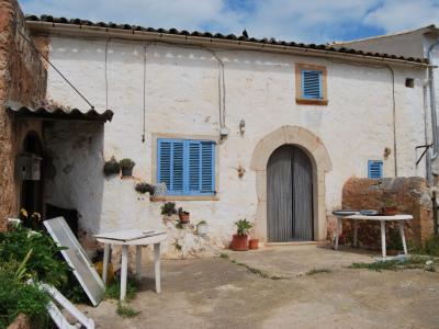 Ebenerdige Finca mit 4 SZ, unmöbliert, Pool, Kamin bei Alqueria Blanca-Santanyi ---F 55