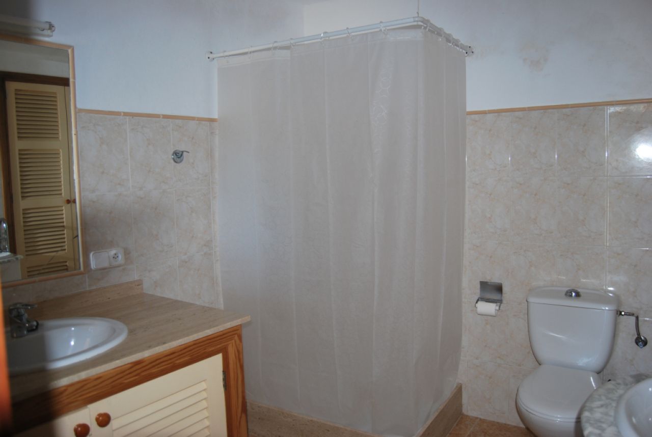 Ebenerdige Finca mit 4 SZ, unmöbliert, Pool, Kamin bei Alqueria Blanca-Santanyi ---F 55