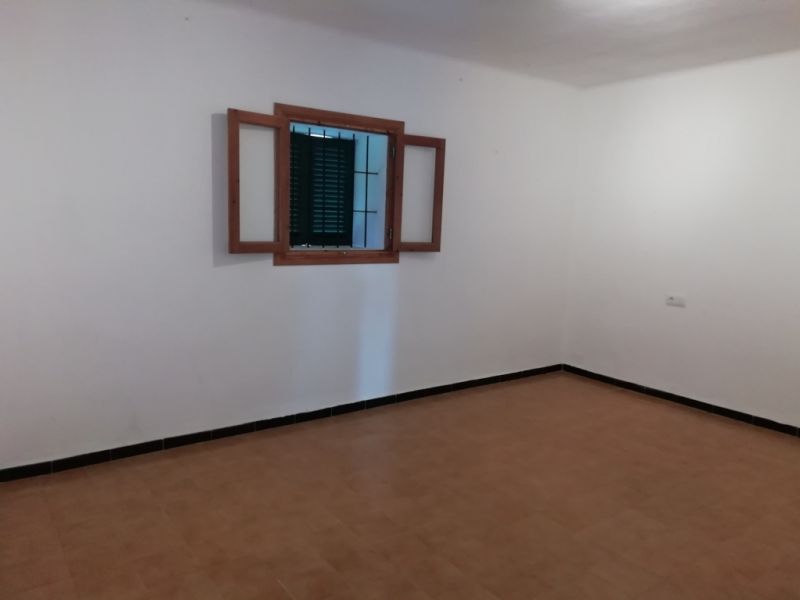 Ebenerdige Finca mit 4 SZ, unmöbliert, Pool, Kamin bei Alqueria Blanca-Santanyi ---F 55