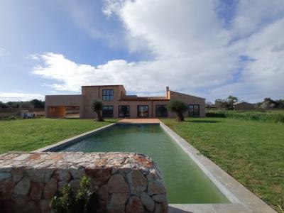 Single-level unfurnished luxury finca with all extras near Santanyi - Es Llombards --- F 150