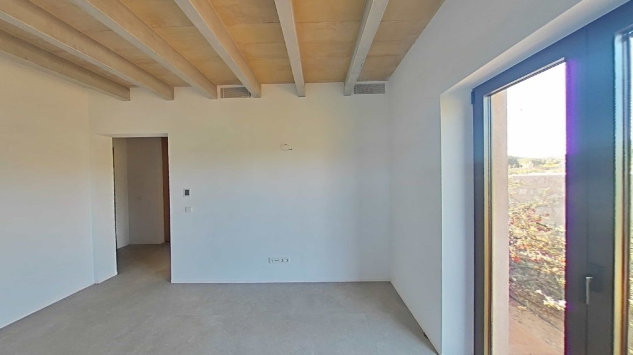 Single-level unfurnished luxury finca with all extras near Santanyi - Es Llombards --- F 150