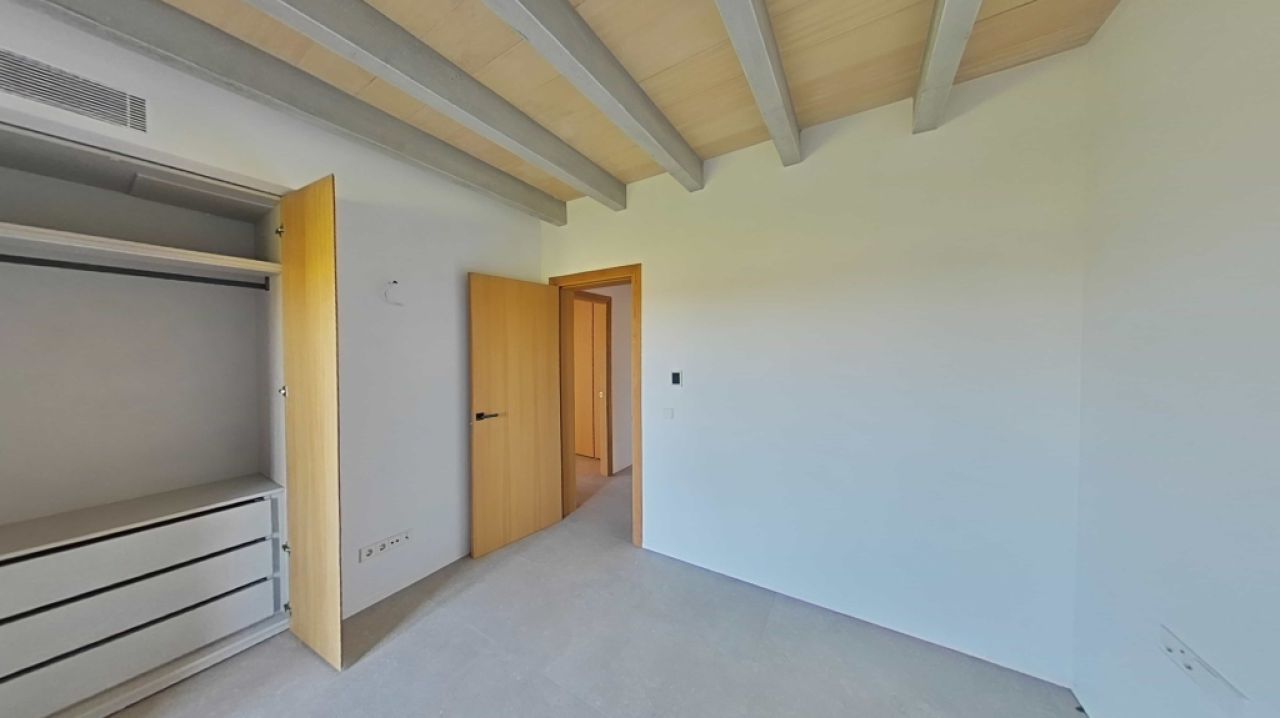 Single-level unfurnished luxury finca with all extras near Santanyi - Es Llombards --- F 150