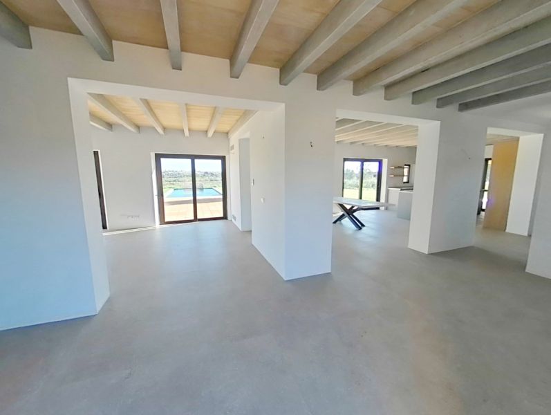 Single-level unfurnished luxury finca with all extras near Santanyi - Es Llombards --- F 150