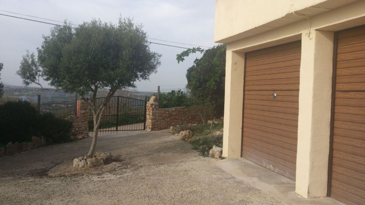 Chale a nivel del suelo con piscina, calefacción y vistas al mar cerca de Son Carrió -- CH 63