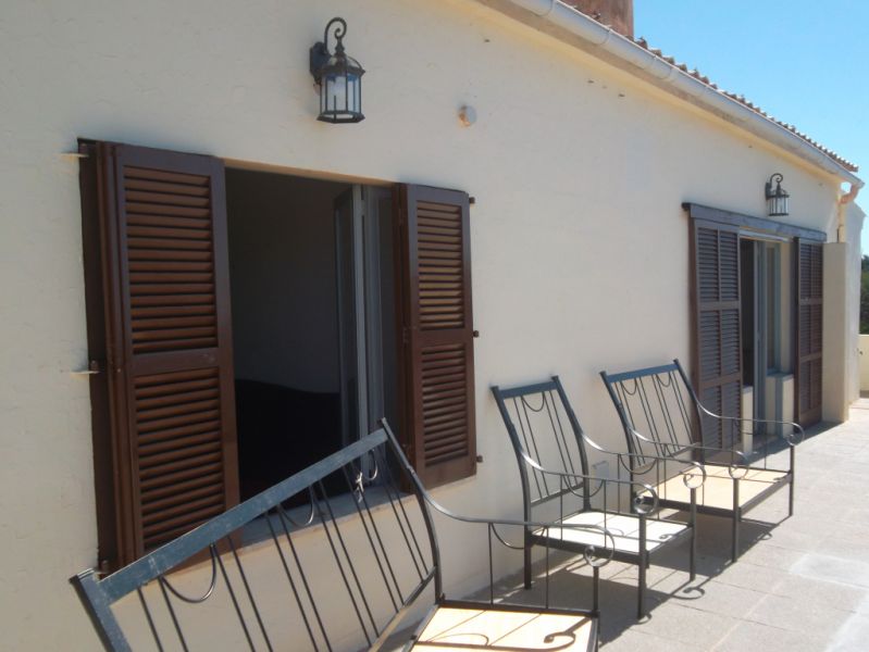 Chale a nivel del suelo con piscina, calefacción y vistas al mar cerca de Son Carrió -- CH 63