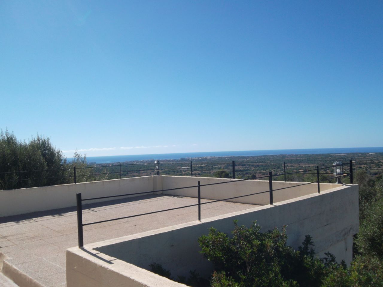 Chale a nivel del suelo con piscina, calefacción y vistas al mar cerca de Son Carrió -- CH 63