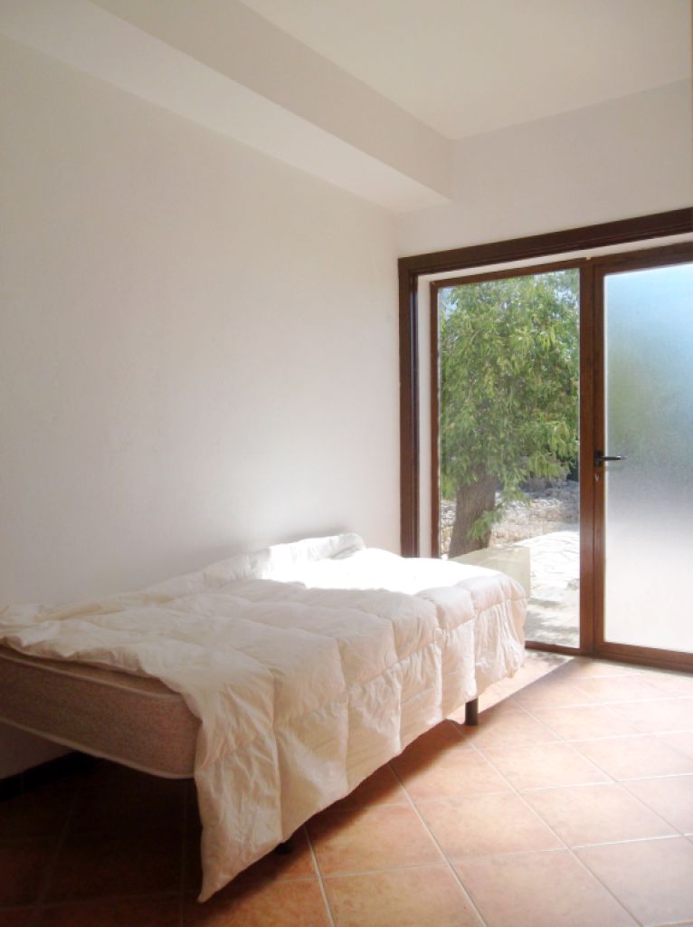 Chale a nivel del suelo con piscina, calefacción y vistas al mar cerca de Son Carrió -- CH 63