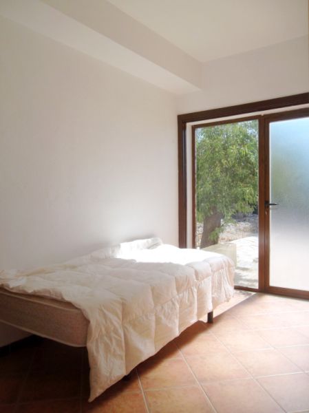 Chale a nivel del suelo con piscina, calefacción y vistas al mar cerca de Son Carrió -- CH 63