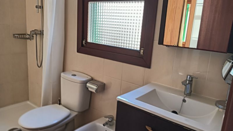 Ebenerdiges Chalet mit Garten, Terrasse und Meerblick in Cala Figuera-- CH 48