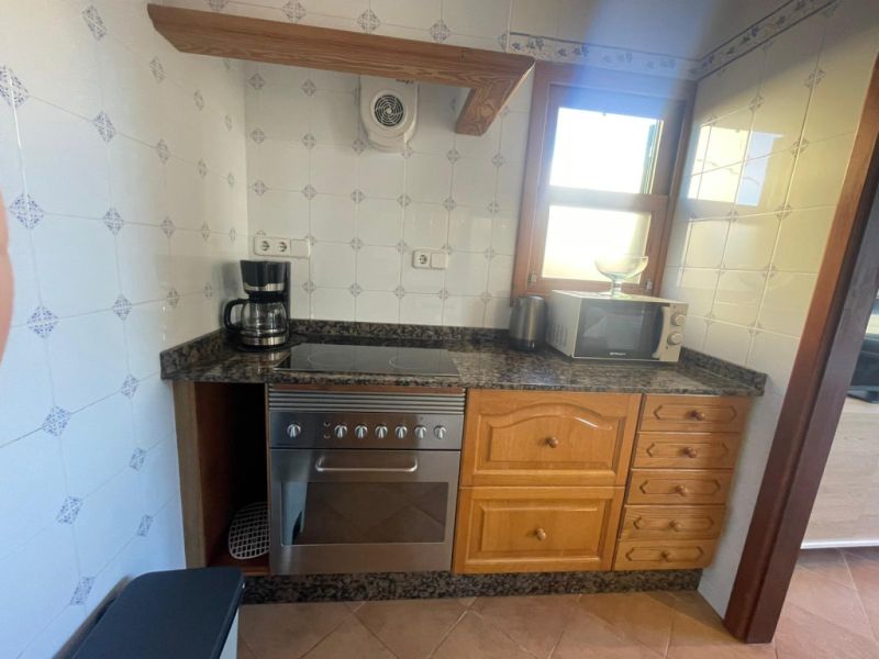 Ebenerdiges Chalet mit Garten, Terrasse und Meerblick in Cala Figuera-- CH 48