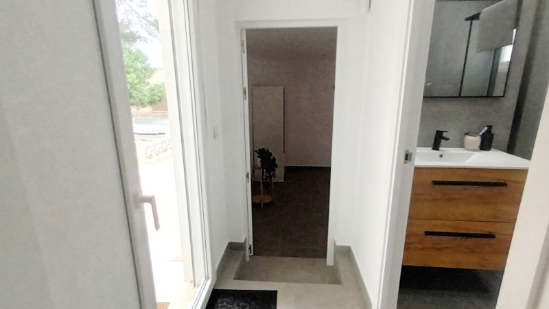 Chalet moderno y de una sola planta con 5 habitaciones en Cala Llombards -- CH 20