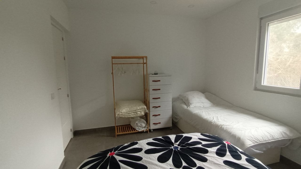 Chalet moderno y de una sola planta con 5 habitaciones en Cala Llombards -- CH 20