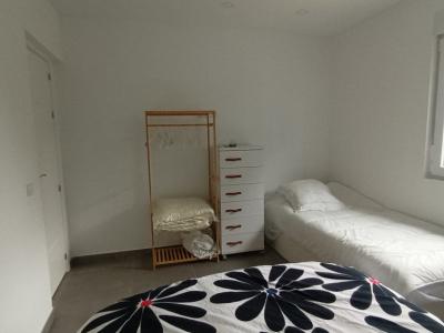 Chalet moderno y de una sola planta con 5 habitaciones en Cala Llombards -- CH 20