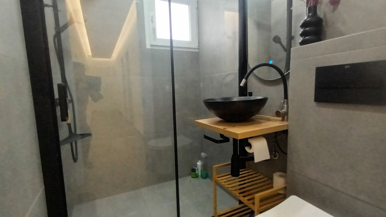 Chalet moderno y de una sola planta con 5 habitaciones en Cala Llombards -- CH 20