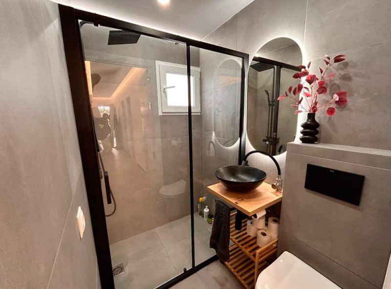 Chalet moderno y de una sola planta con 5 habitaciones en Cala Llombards -- CH 20