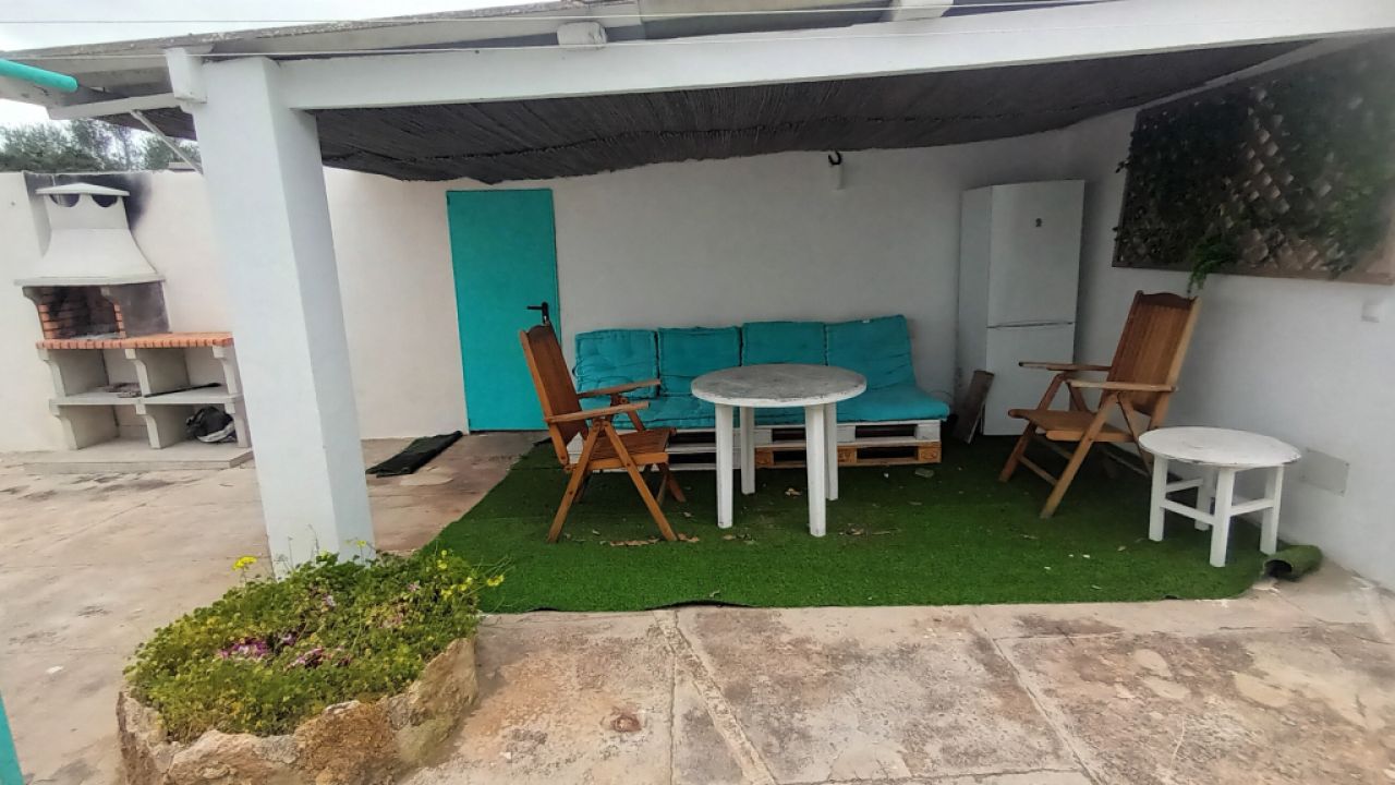 Chalet moderno y de una sola planta con 5 habitaciones en Cala Llombards -- CH 20