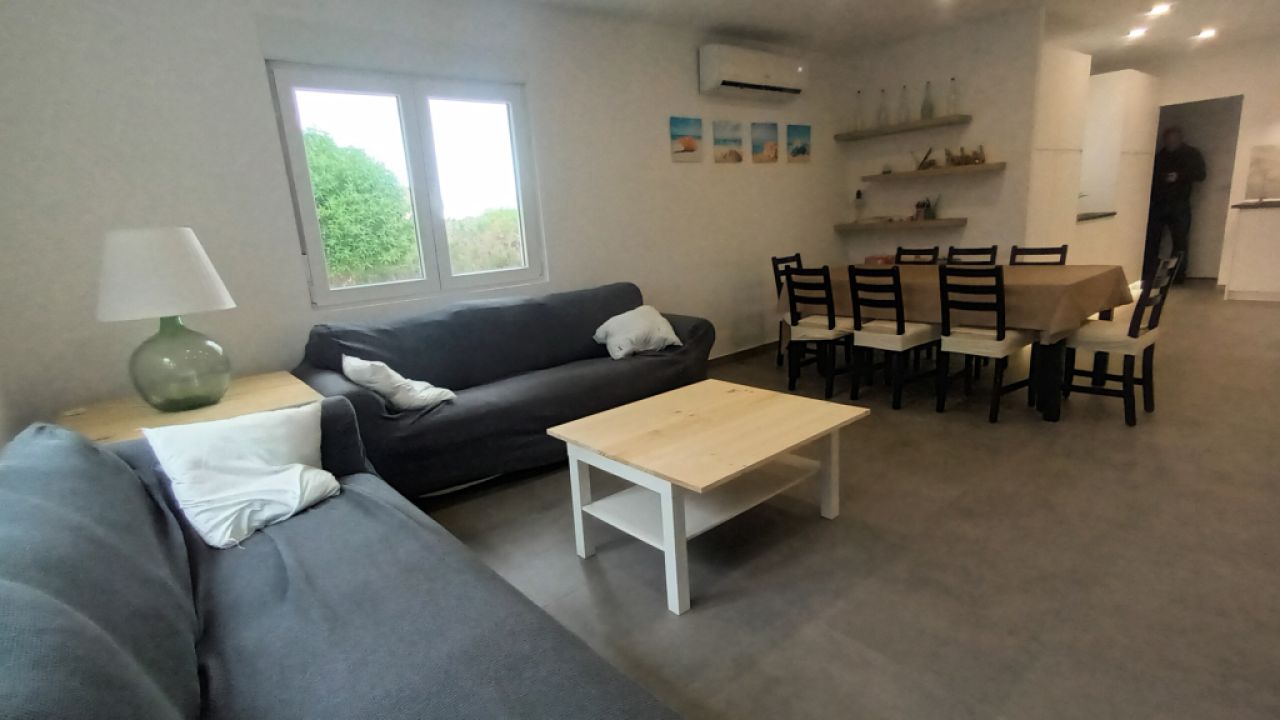 Chalet moderno y de una sola planta con 5 habitaciones en Cala Llombards -- CH 20