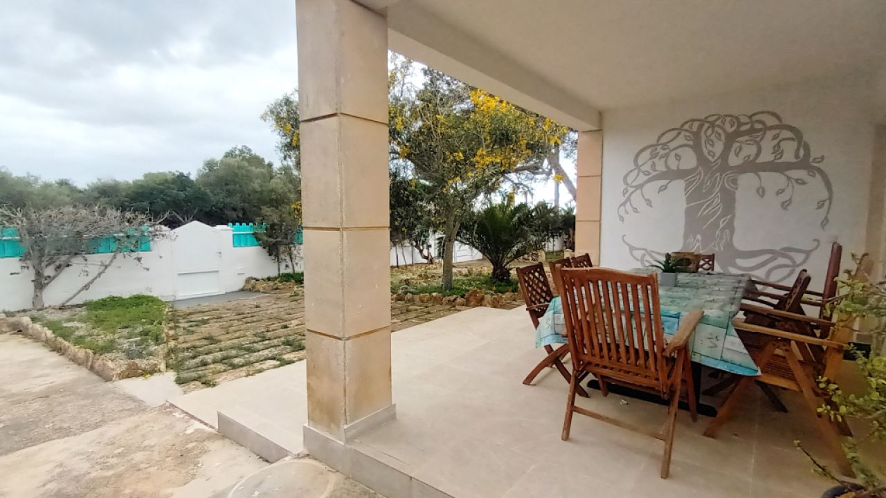 Chalet moderno y de una sola planta con 5 habitaciones en Cala Llombards -- CH 20