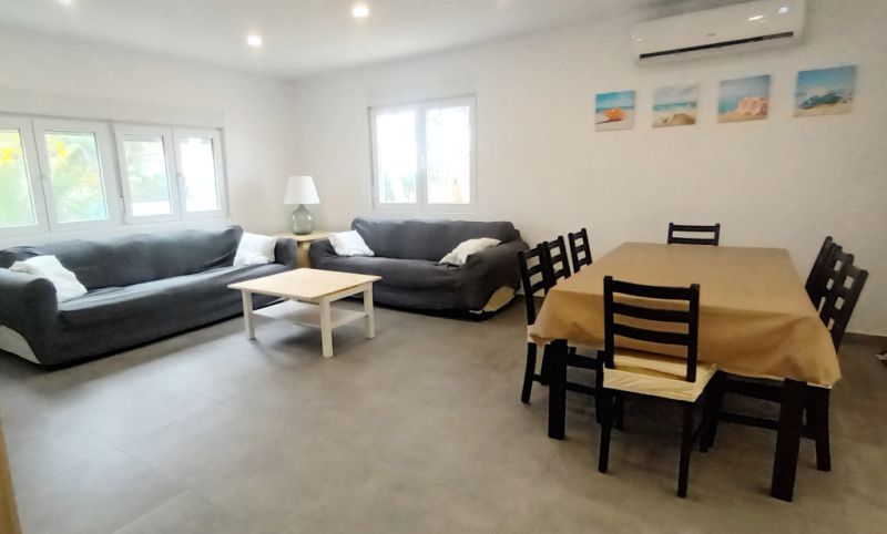 Chalet moderno y de una sola planta con 5 habitaciones en Cala Llombards -- CH 20