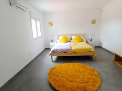 Chalet moderno y de una sola planta con 5 habitaciones en Cala Llombards -- CH 20