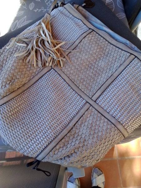 Auténtico - bolso de cuero trenzado beige
