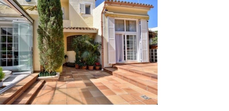 Casa adosada esquinera en Bendinat