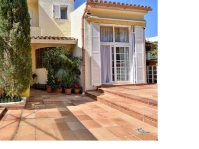 Casa adosada esquinera en Bendinat