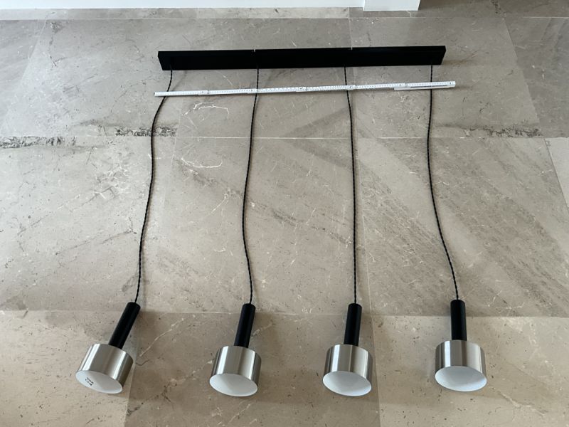 Una lámpara colgante y una lámpara de techo para regalar