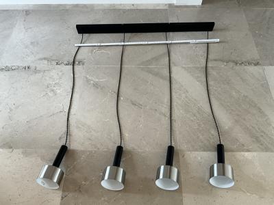 Una lámpara colgante y una lámpara de techo para regalar