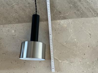 Una lámpara colgante y una lámpara de techo para regalar