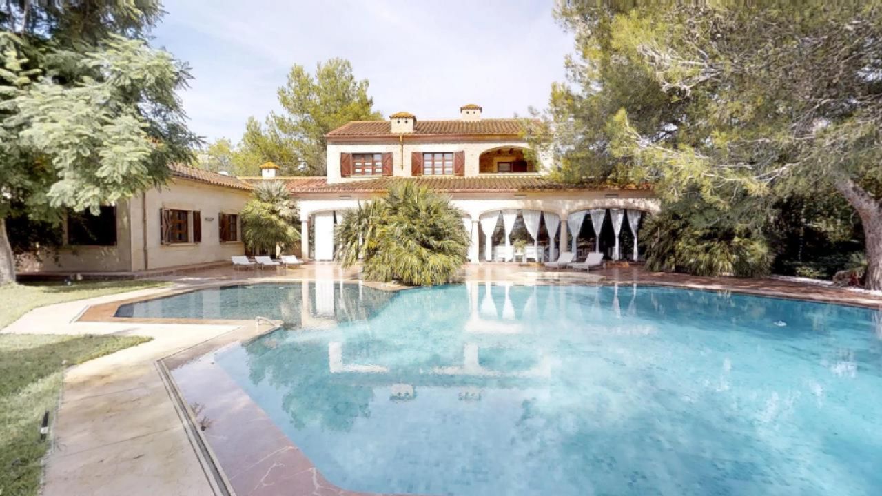 Se vende finca unifamiliar con piscina entre Felanitx y Campos