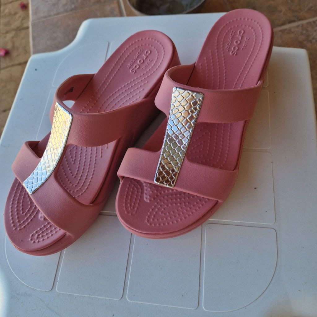 Elegante Crocs, nagelneu Gr. W9