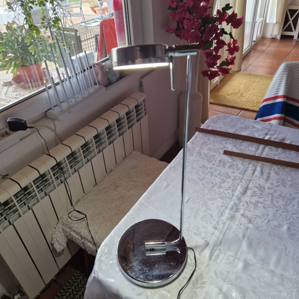 Elegante lámpara de escritorio LED