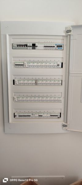 Servicio de electricidad, fontanería