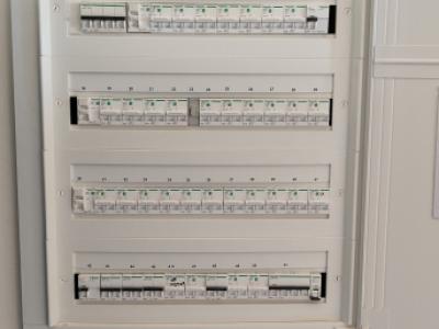 Servicio de electricidad, fontanería