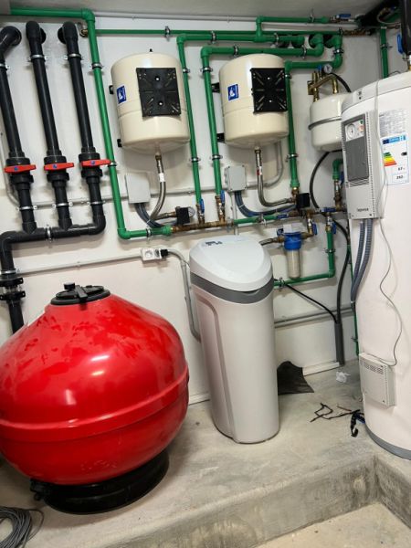 Servicio de electricidad, fontanería