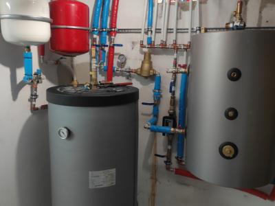 Servicio de electricidad, fontanería