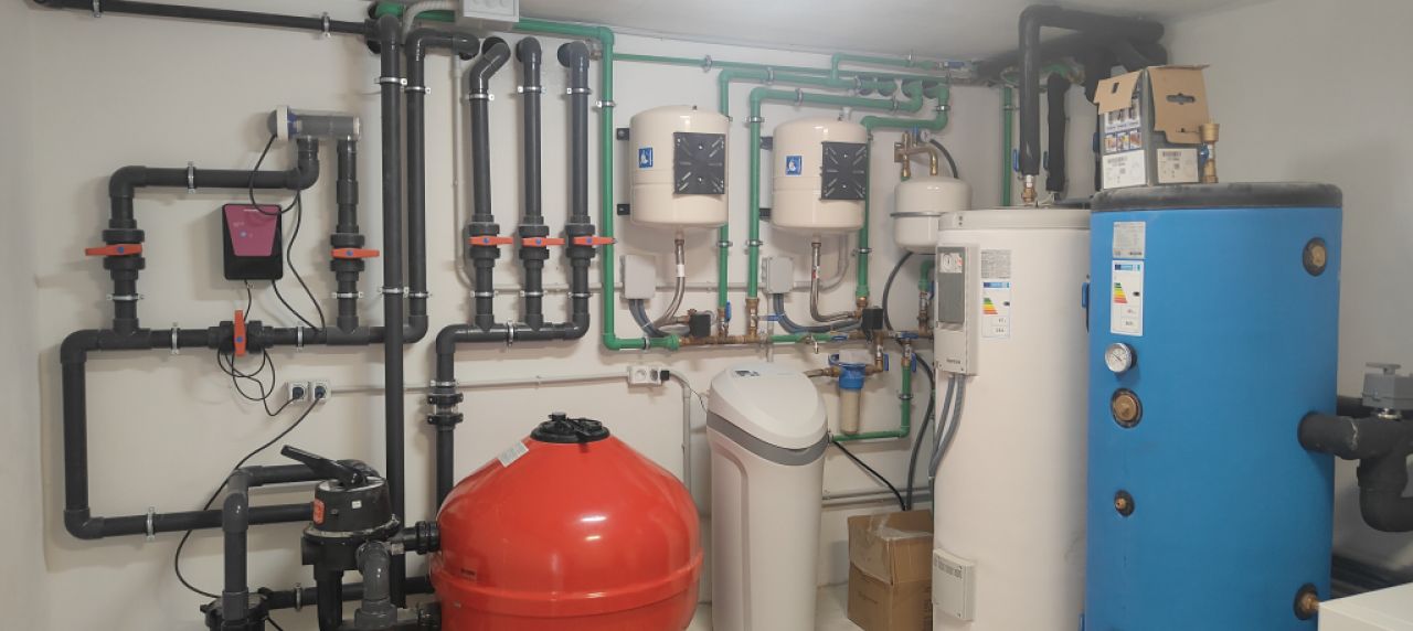 Servicio de electricidad, fontanería