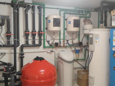 Servicio de electricidad, fontanería