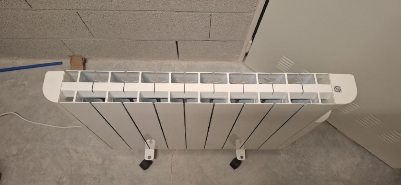 Elektrischer Heizkörper HJM 1500W – mit Display & Rollen – top Zustand