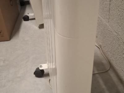 Radiador eléctrico de aceite HJM 750W – móvil con ruedas – totalmente funcional