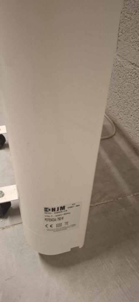 Radiador eléctrico de aceite HJM 750W – móvil con ruedas – totalmente funcional