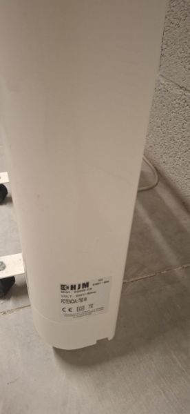 Radiador eléctrico de aceite HJM 750W – móvil con ruedas – totalmente funcional