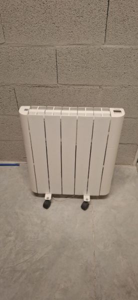 Radiador eléctrico de aceite HJM 750W – móvil con ruedas – totalmente funcional