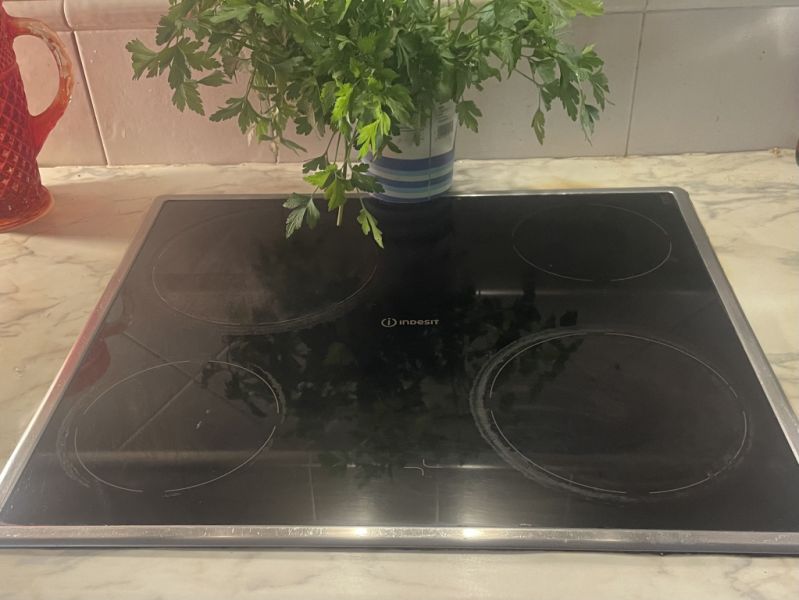 Horno eléctrico con placa vitrocerámica