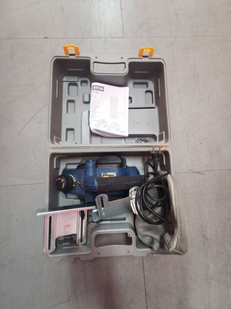 Cepilladora eléctrica, muy poco utilizada.